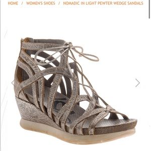 OTBT nomadic wedge. Light pewter color. Size 9.